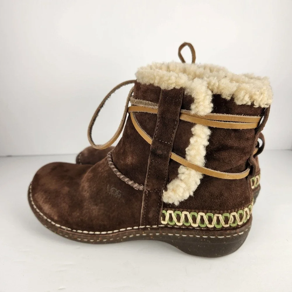 Ugg Cove Women's Brown Suede Slip-On Winter‎ Comfy Boots Size 7